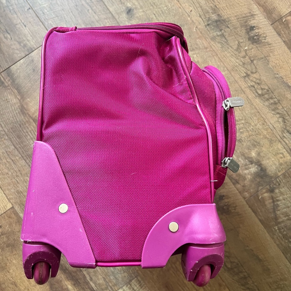 Ellen Tracy Magenta Travel Bag - Picture 4 of 11